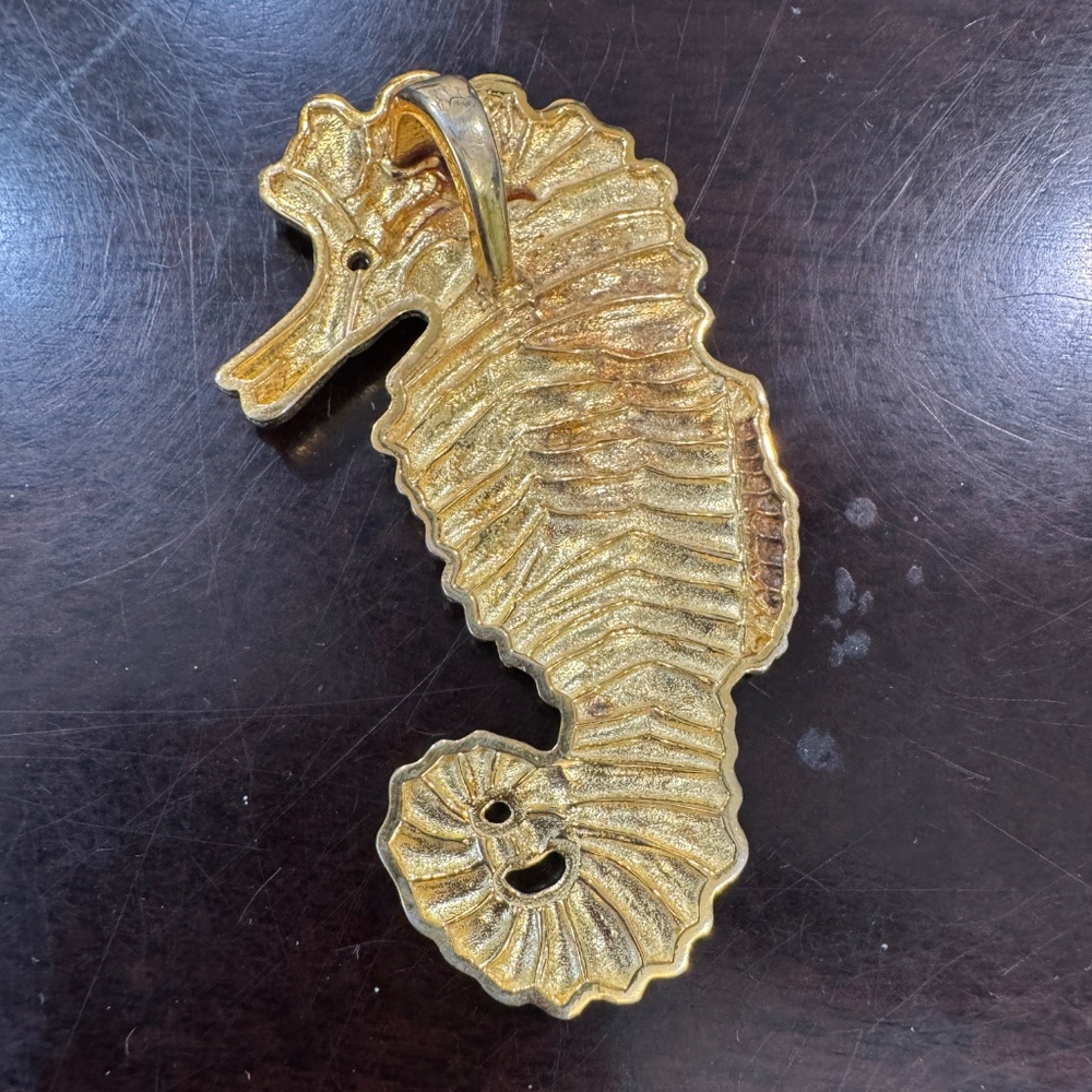 Gold plated handcrafted seahorse pendant - Picture 2 of 5